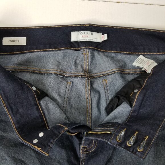 Torrid Women Denim 3X High Rise Skinny Stretch Dark Jegging Short Staple Capsule - Picture 9 of 14